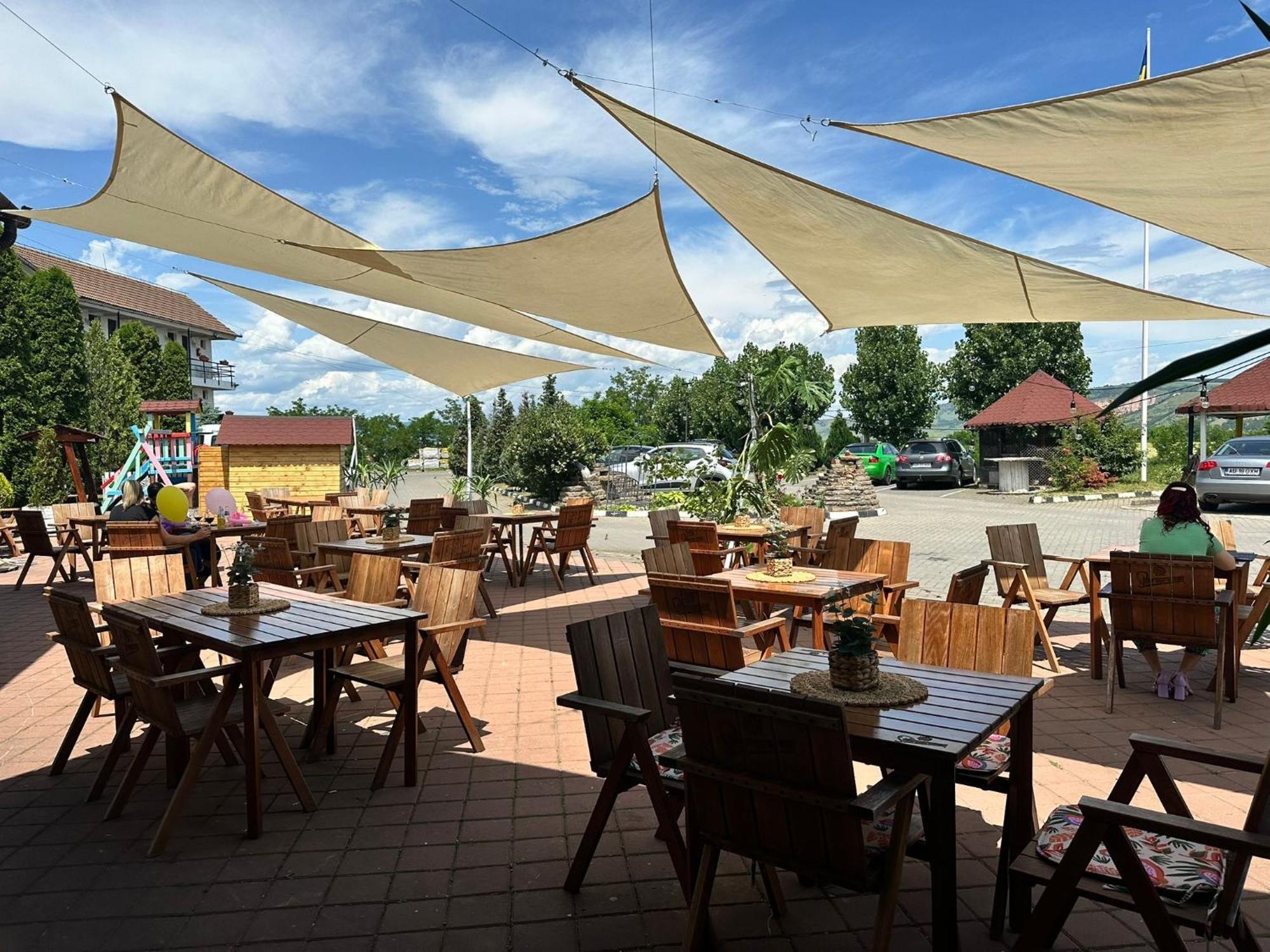 Sebeş Motel Dacia מראה חיצוני תמונה
